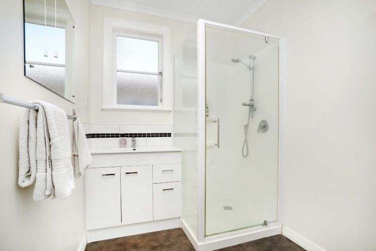 Photo of property in 19 Naenae Road, Naenae, Lower Hutt, 5011