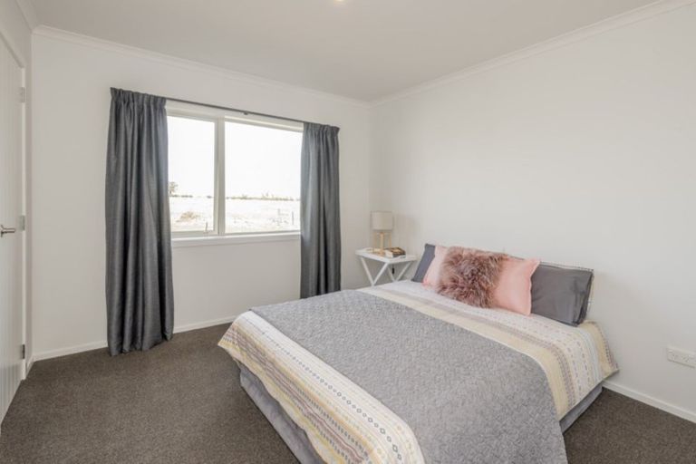 Photo of property in 88 Pohutukawa Drive, Levin, 5571