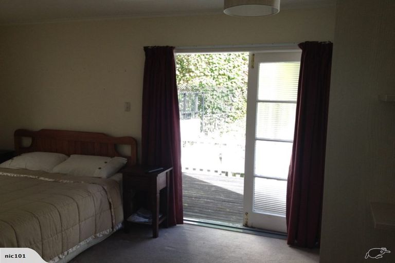 Photo of property in 82 Oriental Parade, Oriental Bay, Wellington, 6011