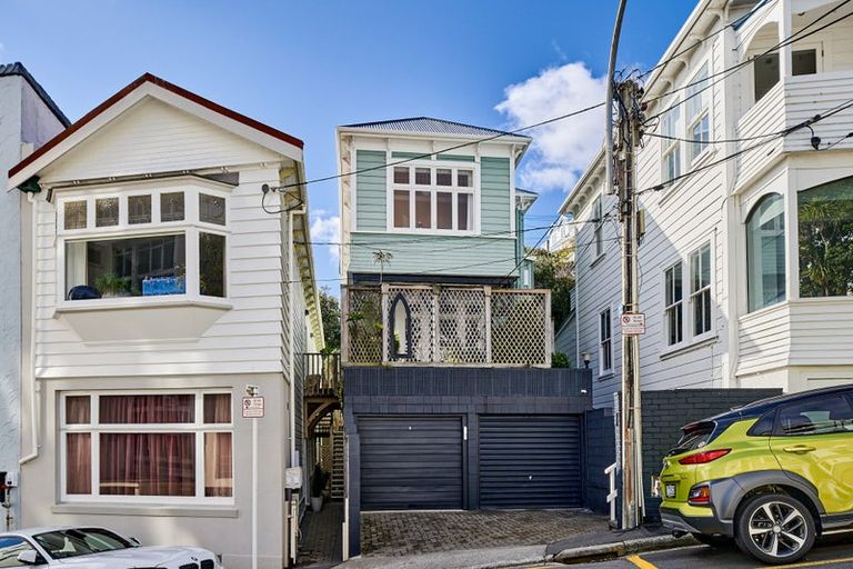 Photo of property in 5b Hay Street, Oriental Bay, Wellington, 6011