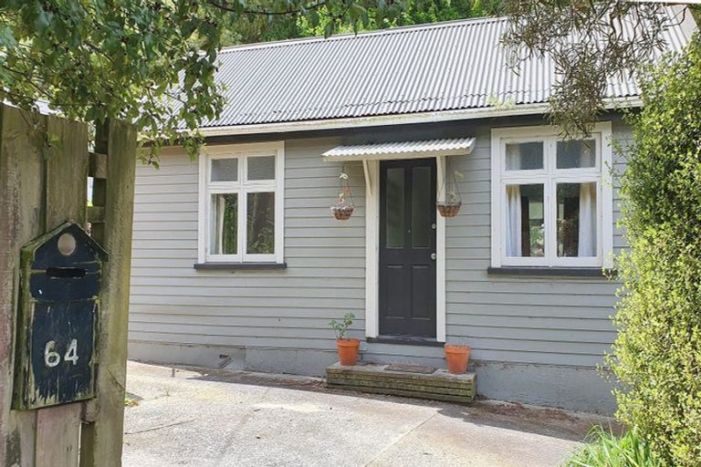 Photo of property in 64 Hawkhurst Road, Lyttelton, 8082