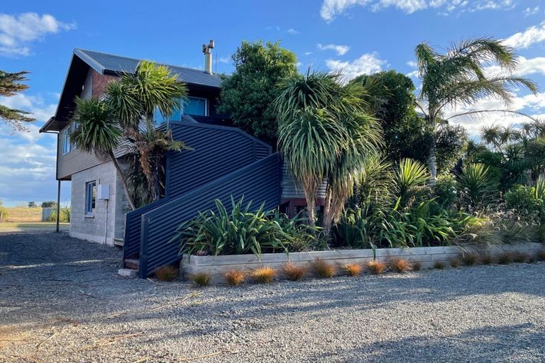 Photo of property in 1921 Parewanui Road, Parewanui, Bulls, 4894