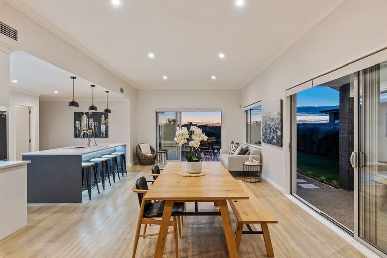 Photo of property in 11 Taranui Way, Paraparaumu Beach, Paraparaumu, 5032