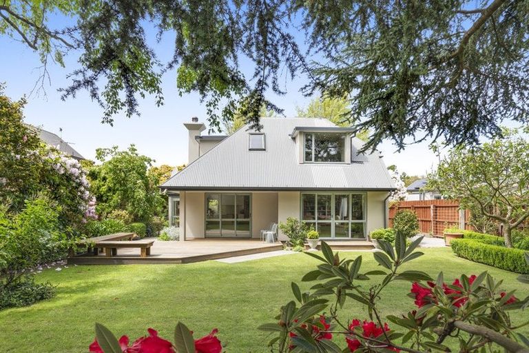 Photo of property in 23 Glenharrow Avenue, Avonhead, Christchurch, 8042