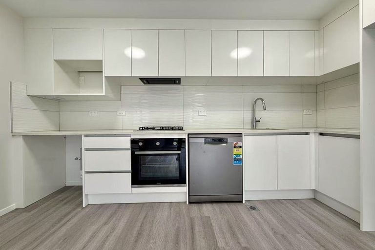 Photo of property in 4 Tawapou Close, Massey, Auckland, 0614