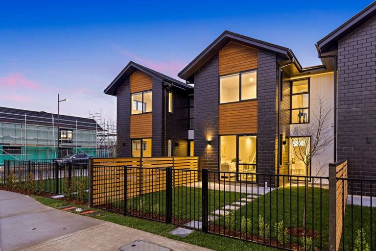 Photo of property in 76 Papatupu Way, Kumeu, 0810