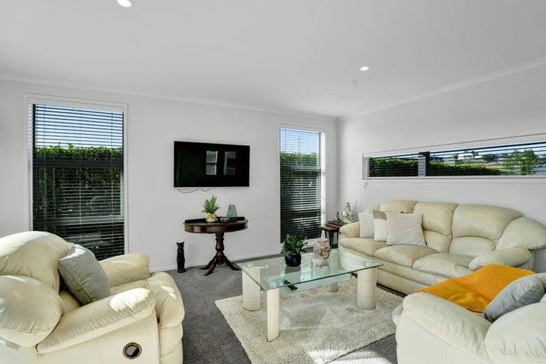 Photo of property in 44 Fernbrook Drive, Hurworth, New Plymouth, 4310
