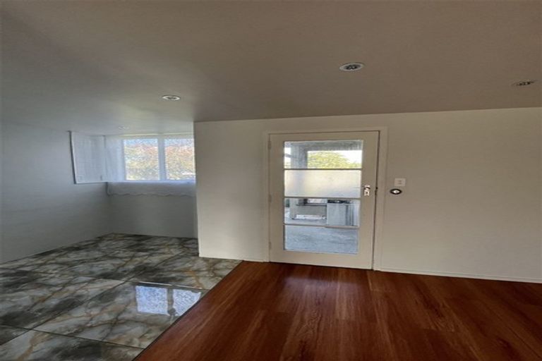 Photo of property in 424 Old Te Atatu Road, Te Atatu Peninsula, Auckland, 0610