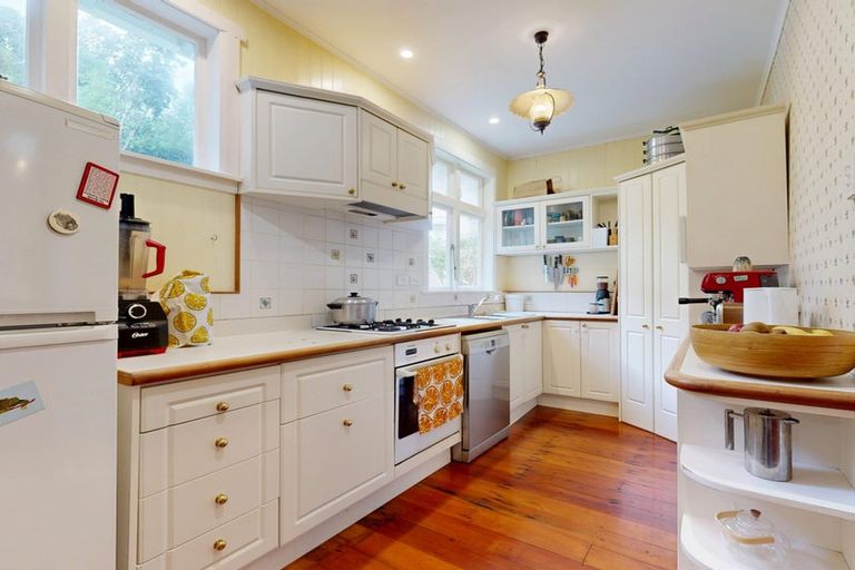 Photo of property in 2 Darlington Terrace, Miramar, Wellington, 6022