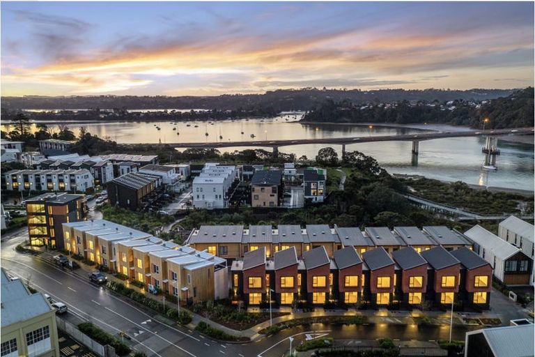 Photo of property in 7/2 Marlborough Crescent, Hobsonville, Auckland, 0616