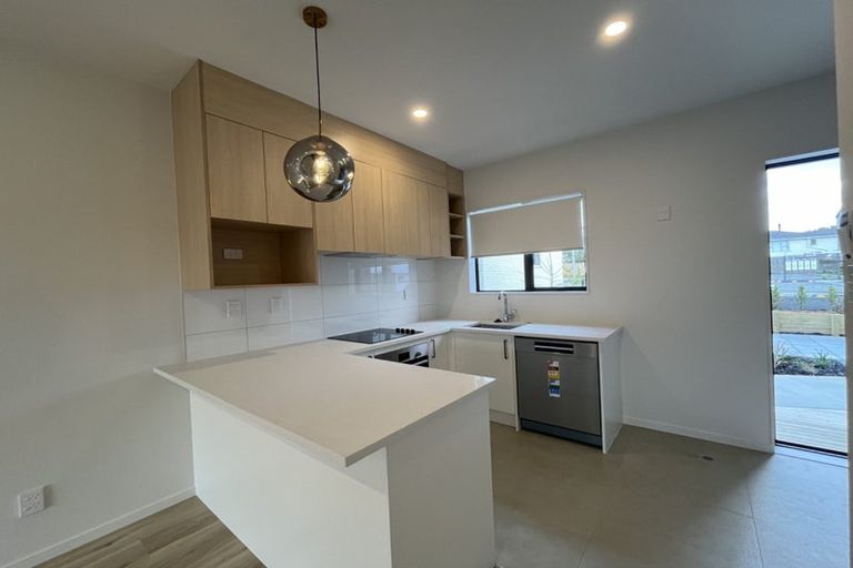 Photo of property in 53 Paetai Lane, Te Atatu Peninsula, 0610