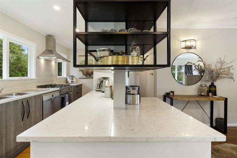 Photo of property in 29 Mcintyre Road, Mangere Bridge, Auckland, 2022