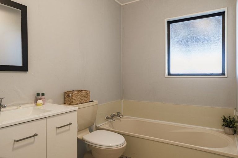 Photo of property in 100 Sylvan Road, Parkvale, Hastings, 4122