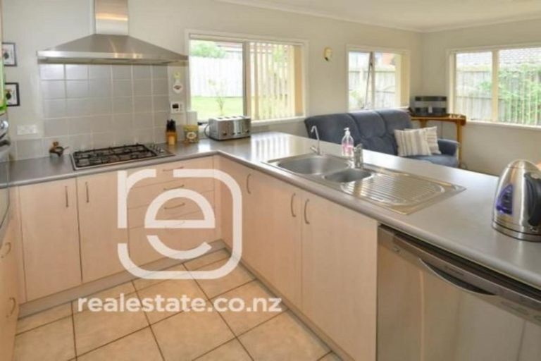 Photo of property in 4 Neaptide Close, Red Beach, 0932