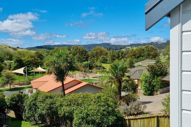 Photo of property in 9 Empressa Heights, Helensville, 0800