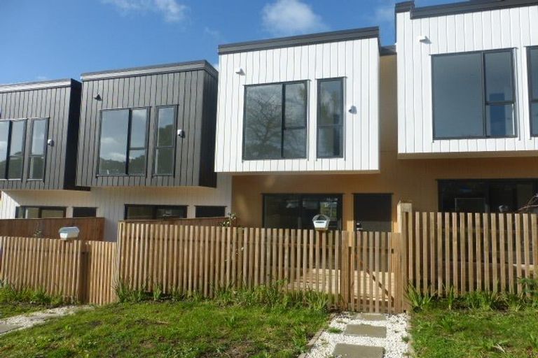 Photo of property in 1c Quincey Place, Massey, Auckland, 0614