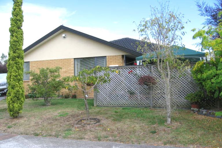 Photo of property in 24 Copplestone Place, New Lynn, Auckland, 0600