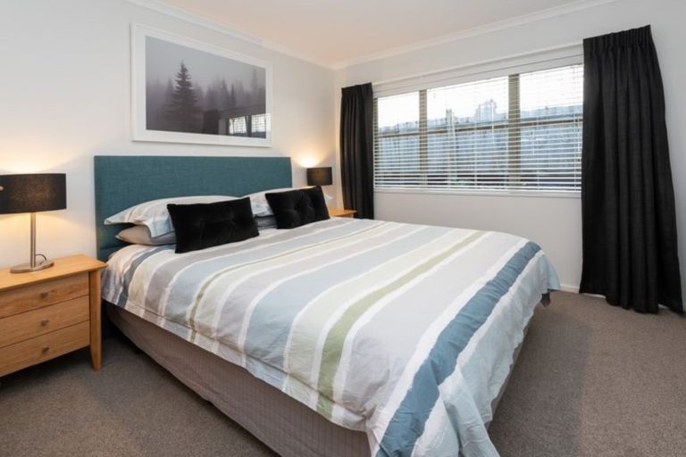 Photo of property in 35 John Brooke Crescent, East Tamaki Heights, Auckland, 2016