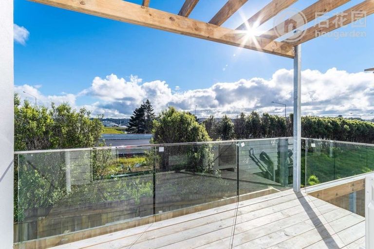 Photo of property in 5 Lilac Lane, Oteha, Auckland, 0632