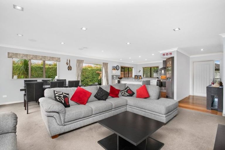 Photo of property in 2 Rays Way, Tuakau, 2121