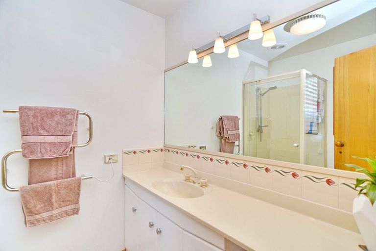 Photo of property in 11 Amdale Avenue, Broomfield, Christchurch, 8042