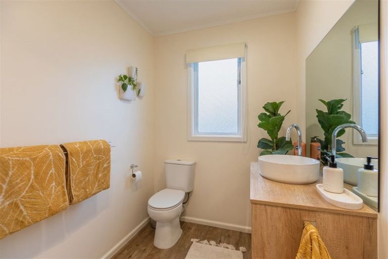 Photo of property in 1/57 Meeanee Road, Taradale, Napier, 4112