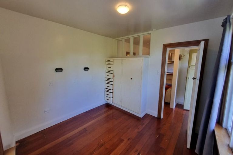 Photo of property in 25 Harbour View Road, Northland, Wellington, 6012