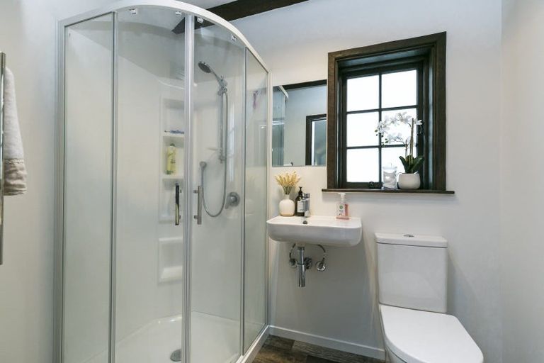 Photo of property in 19 Torwood Road, Khandallah, Wellington, 6035