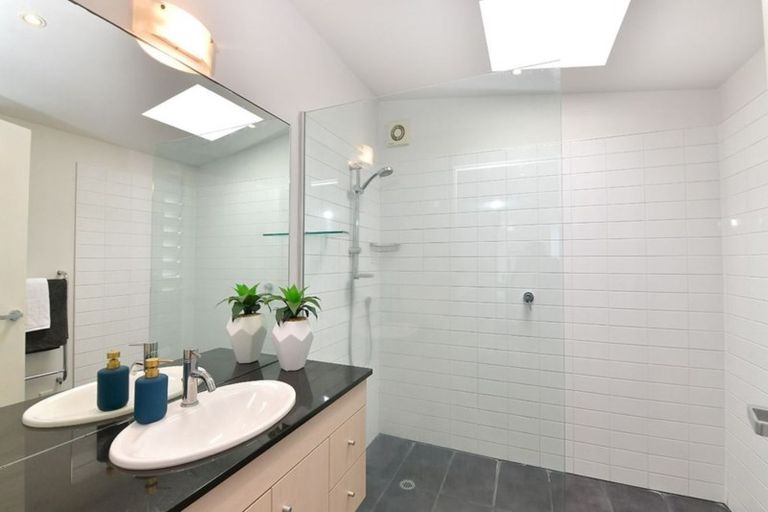 Photo of property in 77 Garfield Road, Helensville, 0800