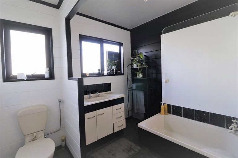 Photo of property in 21 Manuka Street, Castlecliff, Whanganui, 4501