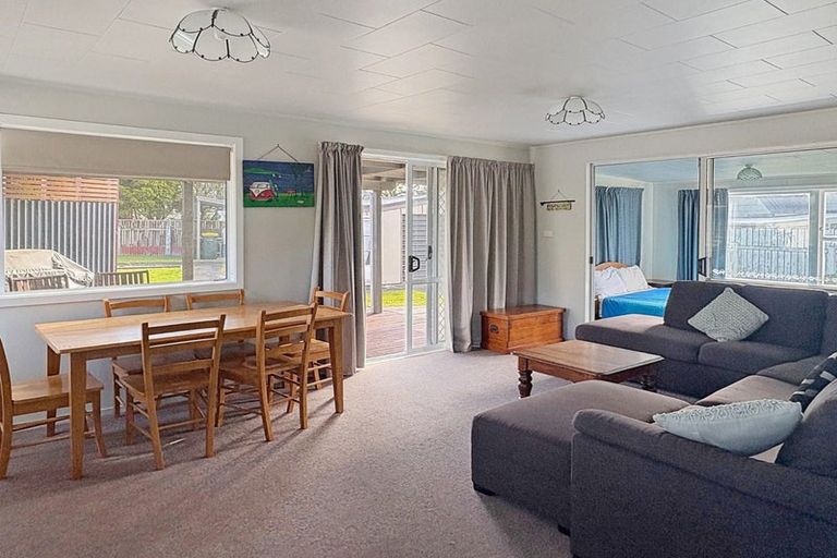 Photo of property in 49 Thomas Place, Foxton Beach, Foxton, 4815