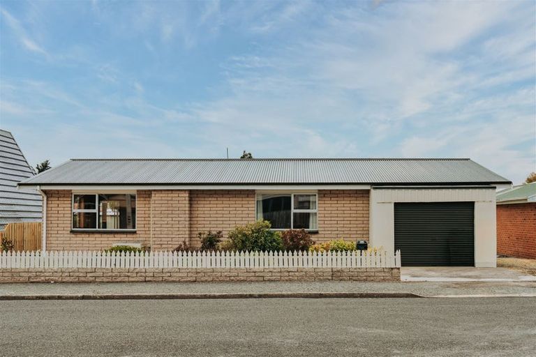 Photo of property in 12 Cowper Street, Milton, 9220
