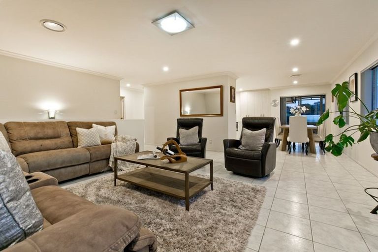 Photo of property in 36 Sapperton Drive, Henderson, Auckland, 0612