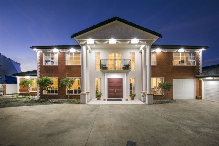 Photo of property in 18 Mansion Court, West Harbour, Auckland, 0618
