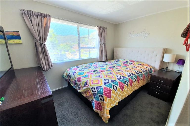 Photo of property in 21 Mcenroe Grove, Naenae, Lower Hutt, 5011