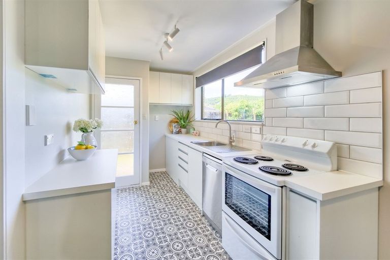 Photo of property in 21f1- Roband Crescent, Brown Owl, Upper Hutt, 5018