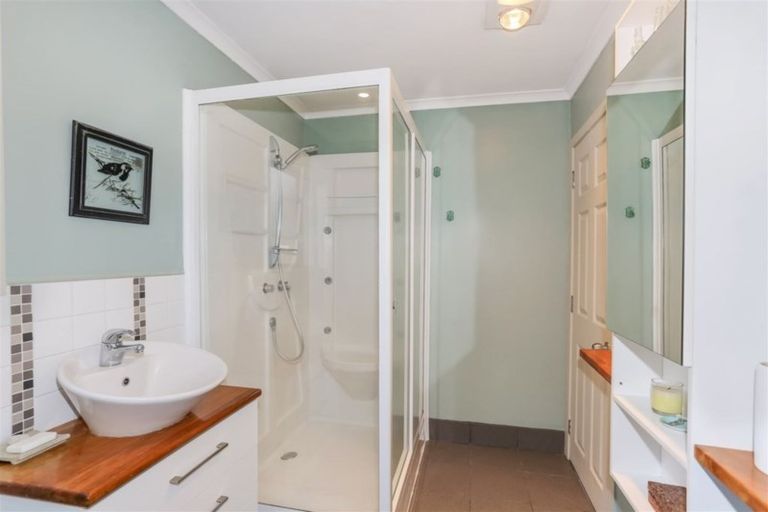 Photo of property in 13 Delphi Grove, Tuakau, 2121