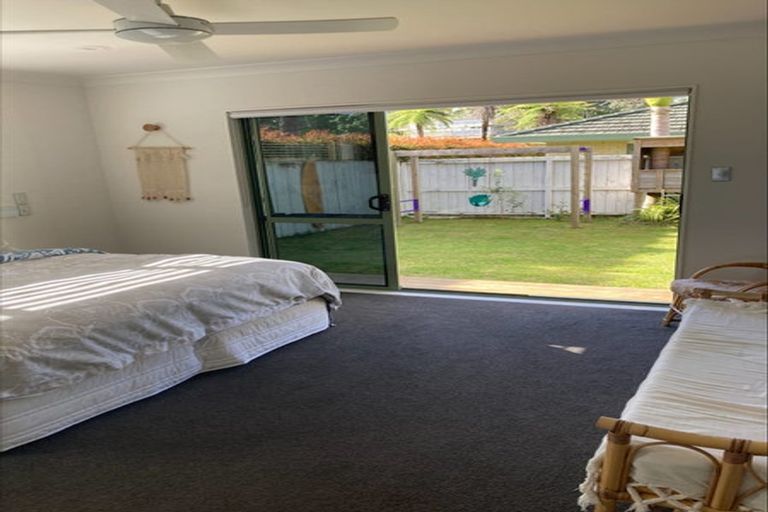 Photo of property in 43 Walton Street, Red Beach, 0932