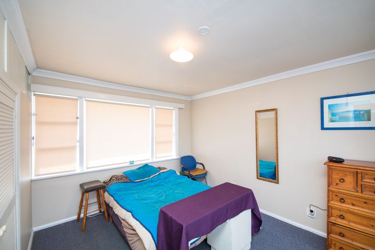 Photo of property in 23 Featherston Street, Takaro, Palmerston North, 4412