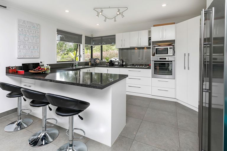 Photo of property in 11 San Pedro Place, Henderson, Auckland, 0612