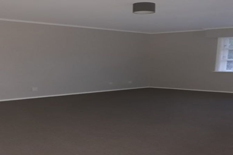 Photo of property in 5 Alder Place, Newlands, Wellington, 6037