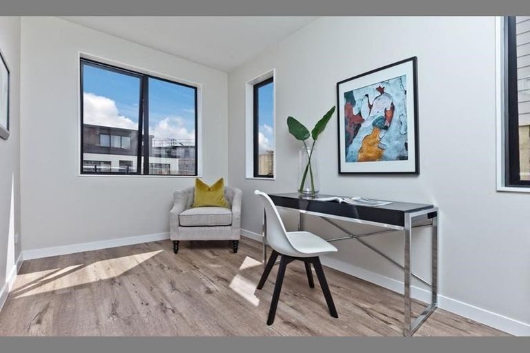 Photo of property in 47 Greenfinch Road, Hobsonville, Auckland, 0616