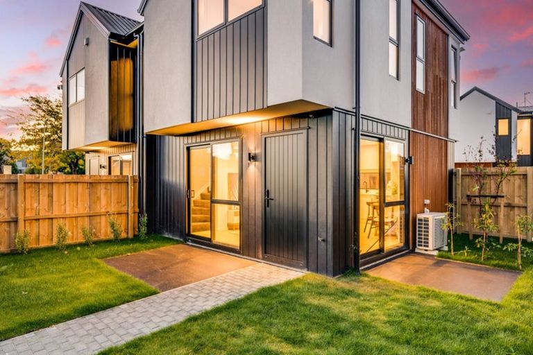 Photo of property in 2/1 Huia Street, Riccarton, Christchurch, 8041
