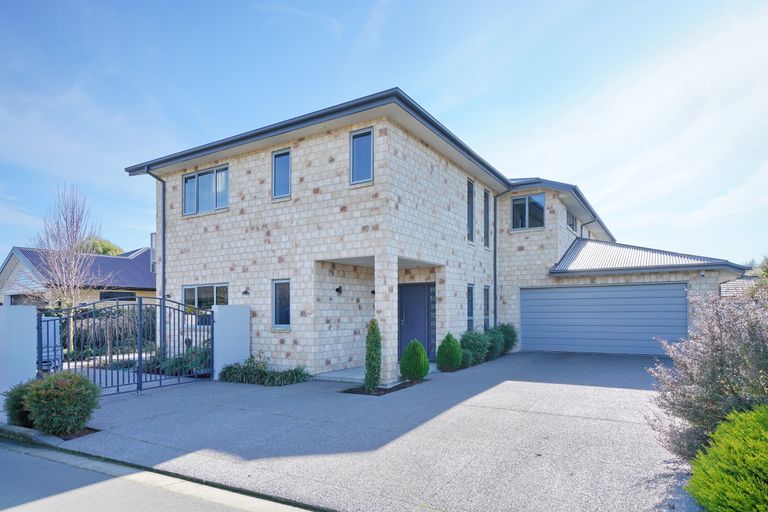 Photo of property in 15 Breton Close, Northwood, Christchurch, 8051