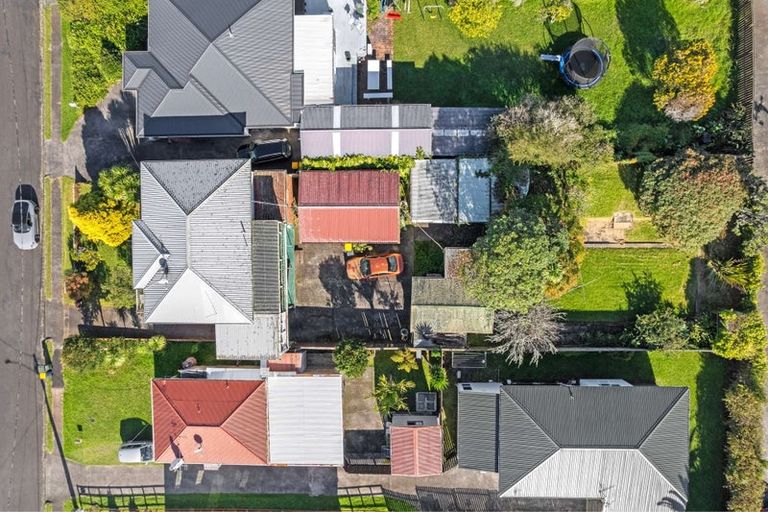 Photo of property in 9 Tiki Street, New Lynn, Auckland, 0600