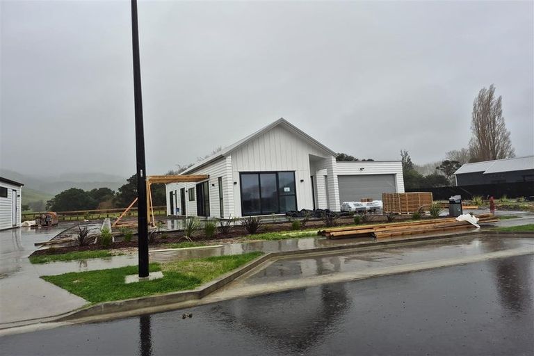 Photo of property in 64 Mataikokako Loop, Kawakawa Bay, 2585