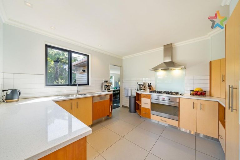 Photo of property in 188 Miromiro Road, Normandale, Lower Hutt, 5010