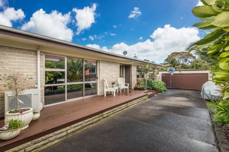 Photo of property in 37 Nui Mana Place, Te Atatu South, Auckland, 0610