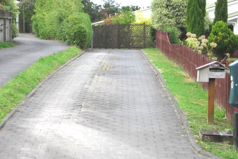 Photo of property in 100 Manhattan Heights, Glendene, Auckland, 0602