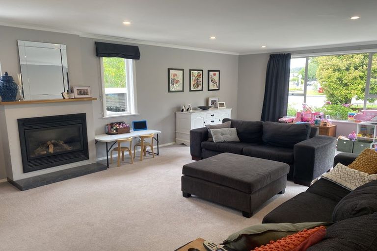 Photo of property in 24 Mangaroa Hill Road, Maoribank, Upper Hutt, 5018